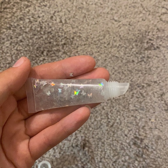 Clear Butterfly lip gloss - Picture 3 of 3